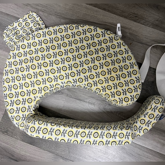 My Brestfriend Breastfeeding pillow - gently used - Picture 1 of 4